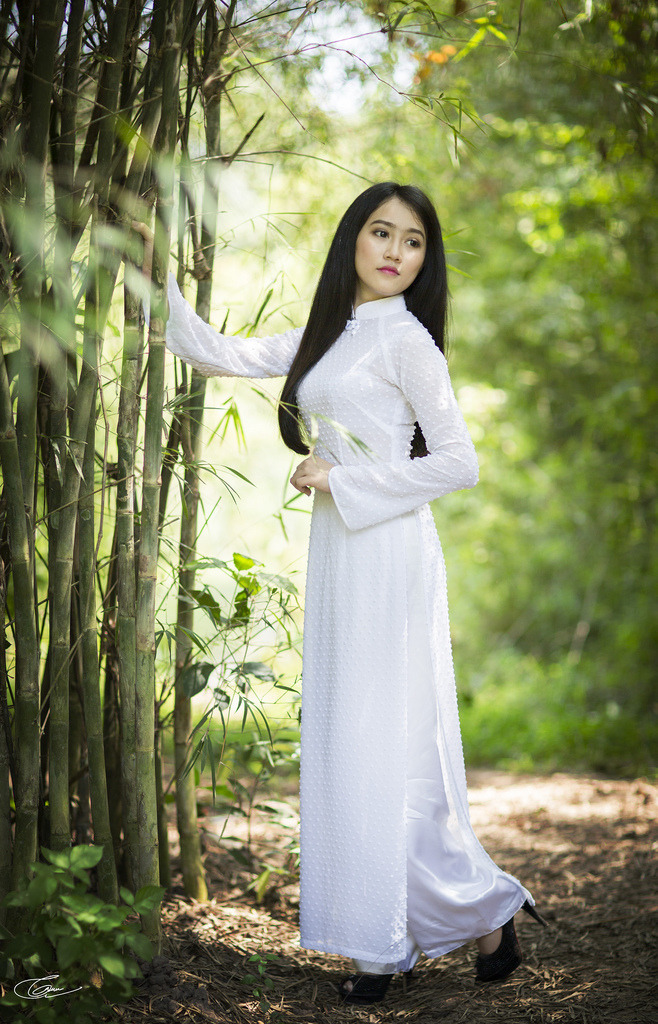 翁房中春意濃王易婉艷圖片