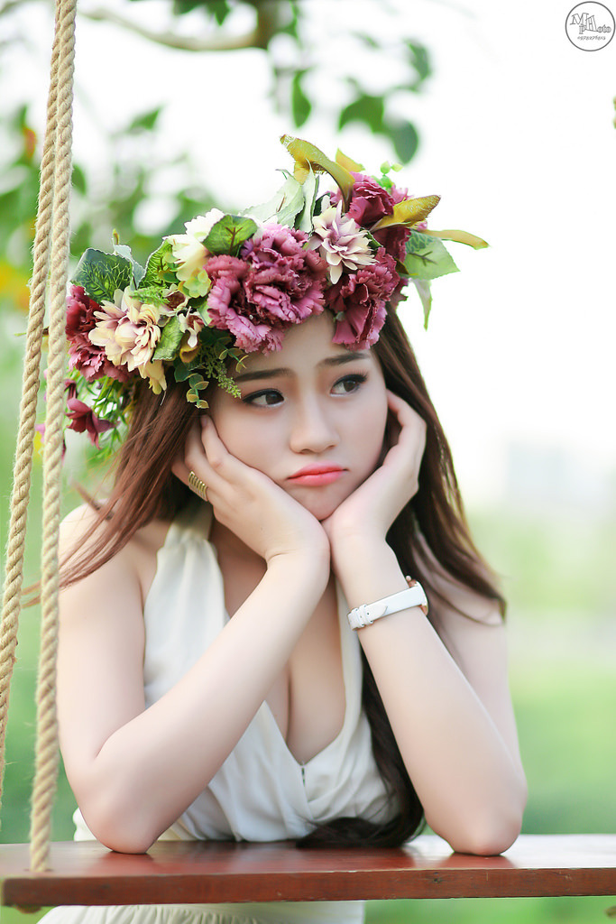 老太爺邊含她的乳邊cao